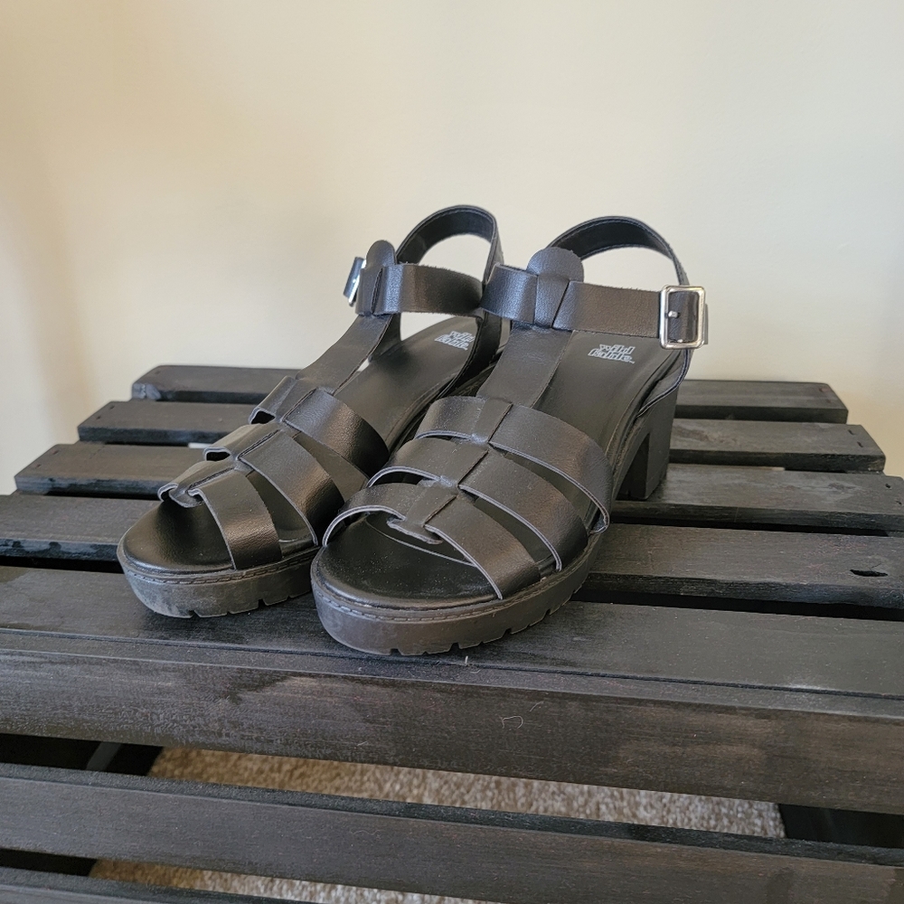Wild fable block heel sandals size 6